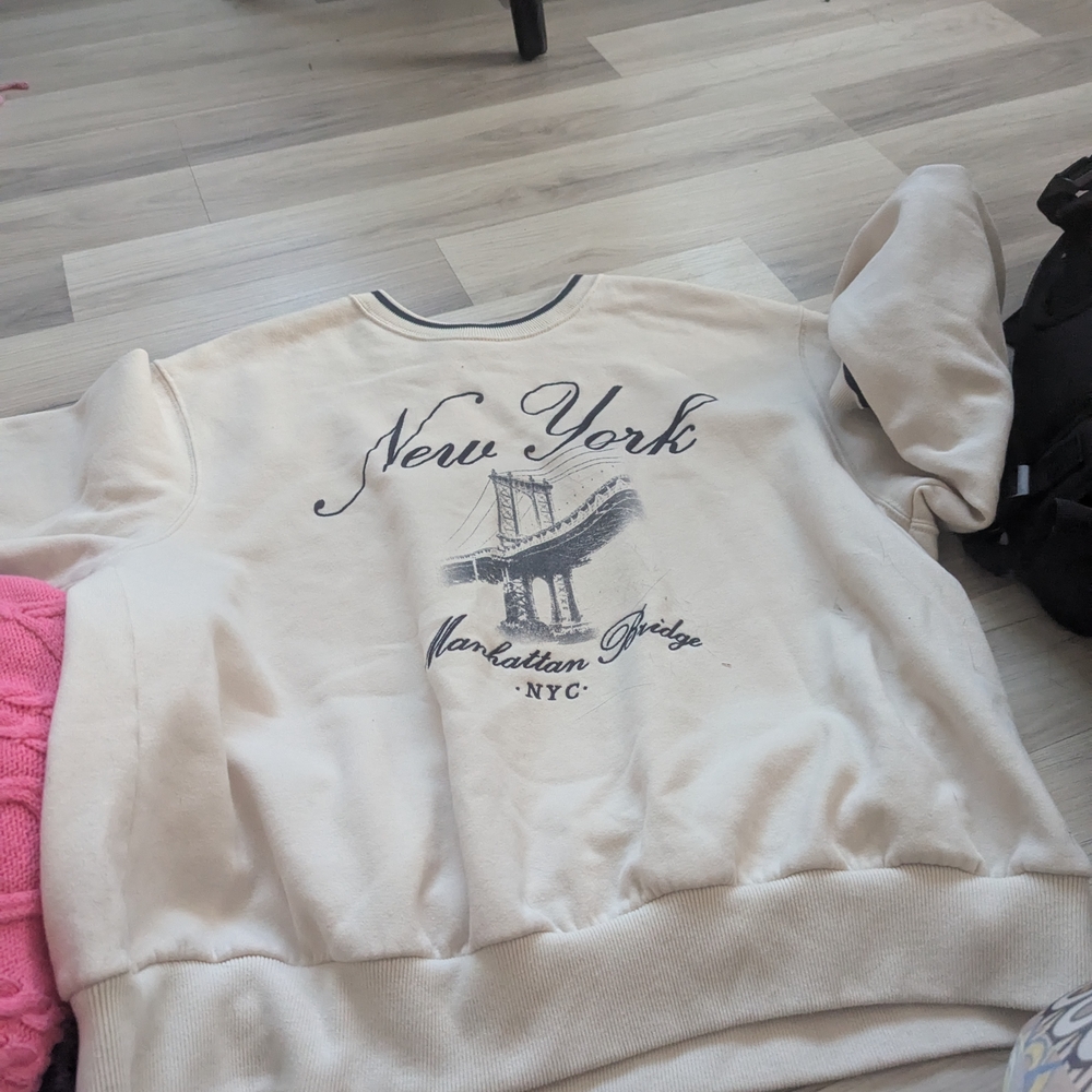 American Eagle Outfitters Cream New York Sweatshirt